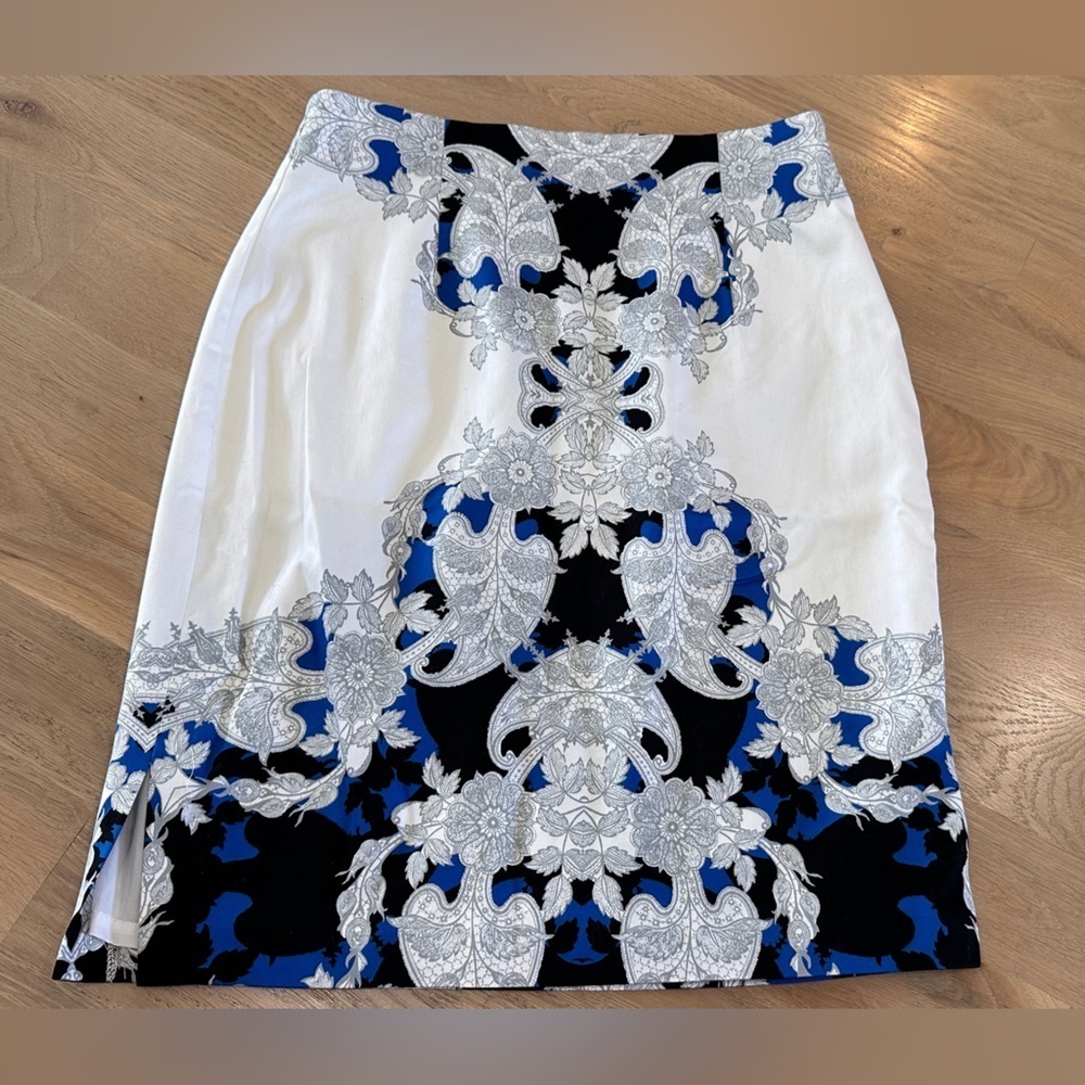 Worthington floral blue white black skirt size 12